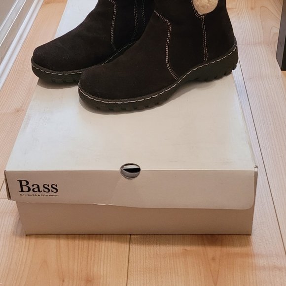 Bass Suede Boots with Fur Trim and Pom Pom Size 6 - Picture 6 of 10